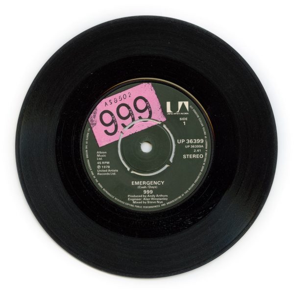 black-and-gray-vinyl-record-2746823